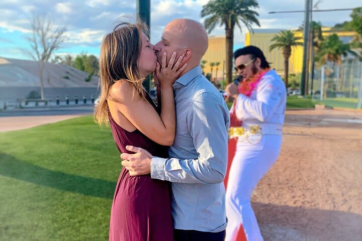 Elvis Wedding at the Las Vegas Sign: Photos, Ceremony & Practical Tips photo 6