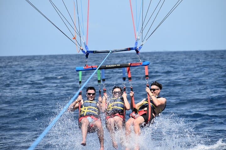 Parasailing Over Waikiki: Diamond Head Aerial Views & Boat Launch photo 2
