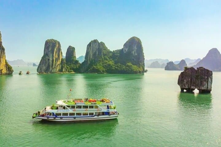 Halong Bay Day Cruise: Deluxe & Luxury Tours with Kayaking & Ti Top Island photo 6
