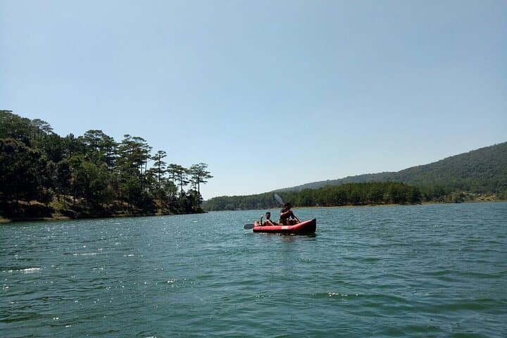SUP and Kayak Tour on Tuyen Lam Lake — Guided Paddle in Da Lat photo 3