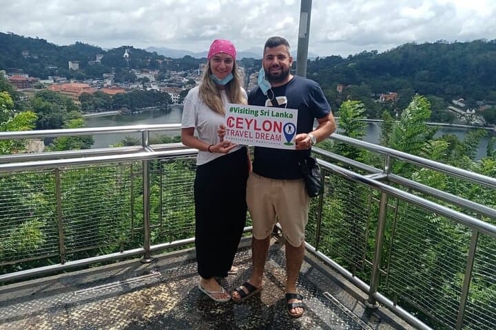 Kandy Day Tour from Colombo: Temple, Gardens & Tea Hills