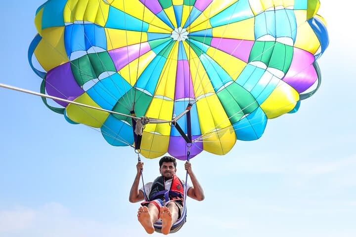 Parasailing Dubai Harbour: Soar 250m Above Jumeirah Beach photo 3