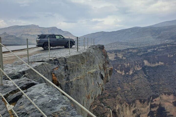 Jebel Shams & Nizwa Day Tour: Canyon Views, Misfat Al Abreen & Al Hamra