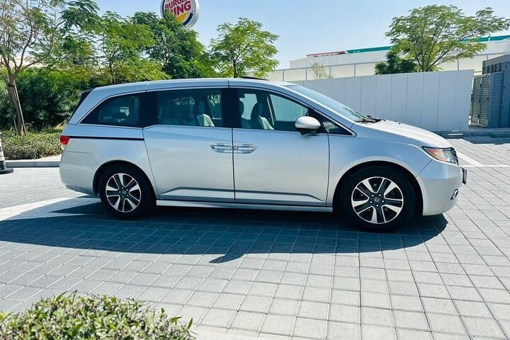 Private Full-Day Chauffeur Service in Dubai — Luxury City and Desert Transfers photo 2