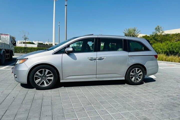 Private Full-Day Chauffeur Service in Dubai — Luxury City and Desert Transfers photo 3