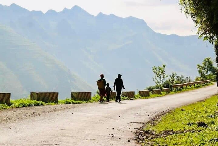 Ha Giang Loop: 3-Day Motorbike Route Through Dong Van & Ma Pi Leng photo 4