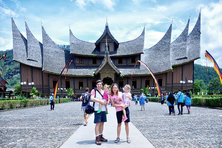Pacu Jawi Bull Race and Minangkabau Homestay: 3-Day West Sumatra Cultural Adventure