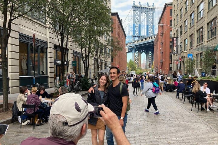 Sunset Brooklyn Bridge Walking Tour: Manhattan to DUMBO Waterfront