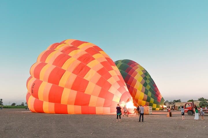 Dubai Sunrise Hot Air Balloon with Falconry Breakfast photo 2