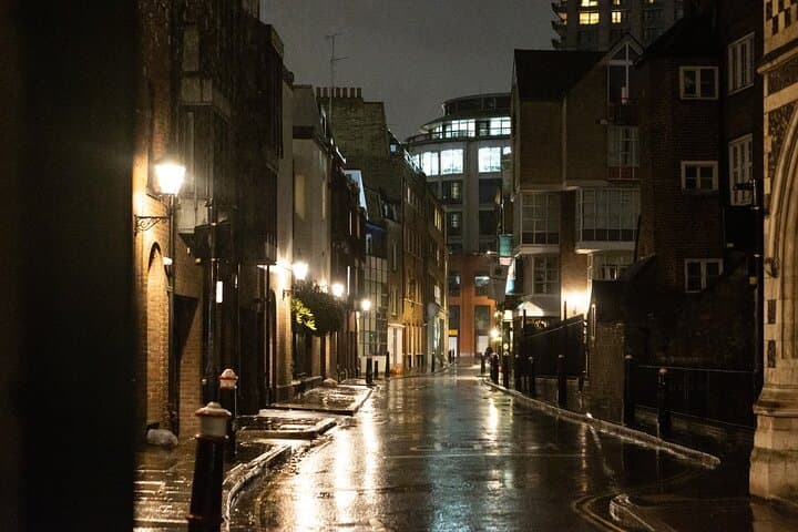 Old London Paranormal Walking Tour: Ghost Hunting in Farringdon photo 4