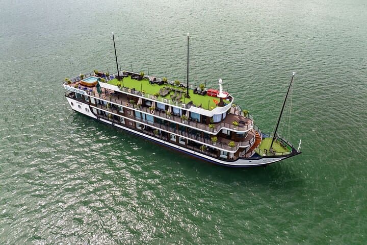 Luxury 2-Day Halong & Lan Ha Bay Cruise — Overnight 5-Star La Casta Experience photo 1
