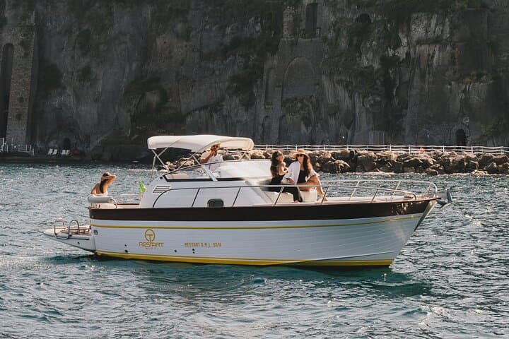 Private Capri Full-Day Classic Boat Tour from Sorrento