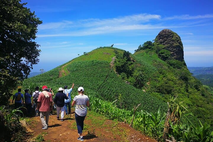 Peñón de Comasagua Private Day Tour — Views, Crafts & Finca Lunch photo 5