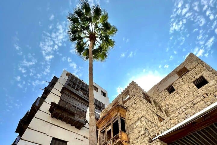 Jeddah Al-Balad Historical Walking Tour — Old Town Architecture, Souq & Coffee