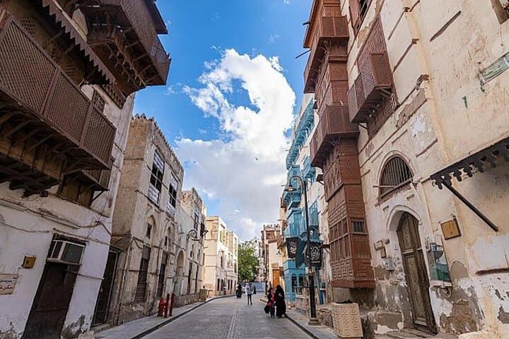 Jeddah Al-Balad Historical Walking Tour — Old Town Architecture, Souq & Coffee photo 2