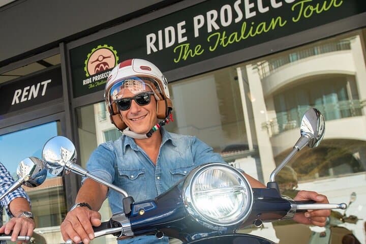 Vespa 125 Rental: Explore the UNESCO Prosecco Hills around Conegliano-Valdobbiadene