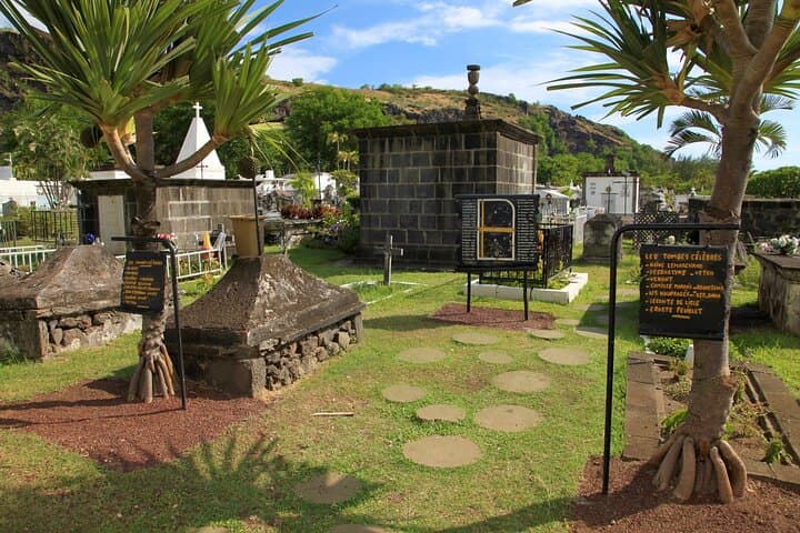 Half-Day West Réunion Private Tour: Maïdo, Mafate & Boucan Canot photo 2