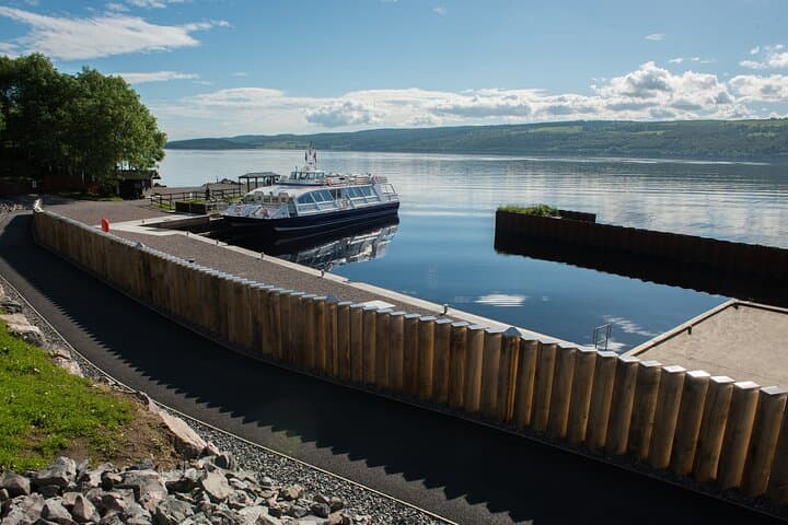 Loch Ness Cruise: 1-Hour Sightseeing with Urquhart Castle Views photo 2
