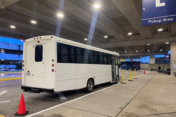 Private Austin-Bergstrom Charter Bus Transfer — Group Airport Shuttle in Austin photo 2