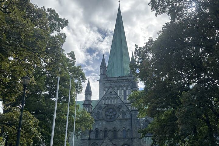 Two-Hour Trondheim City Walk — Nidaros Cathedral, Bakklandet & Solsiden