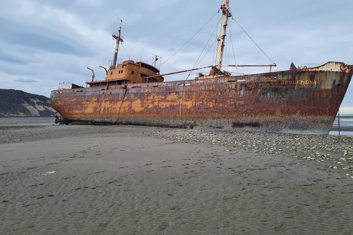 Cabo San Pablo Day Tour: Pro-Glacial Landscapes, Lighthouse Trek & Shipwreck History
