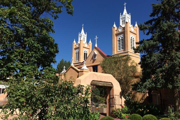 Private Albuquerque Old Town Tour: Plazas, Rio Grande & Museums