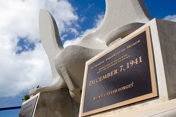 Pearl Harbor & USS Arizona Memorial Small-Group Tour — Honolulu History & City Sights photo 4