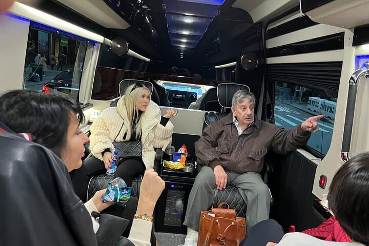 Dyker Heights Christmas Lights Tour: NYC Limousine, SUV & Van Holiday Experience photo 4