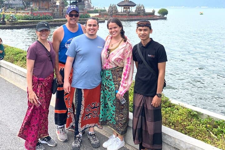 Private Car Hire with Expert Balinese Driver — Custom Bali Day Tours photo 2