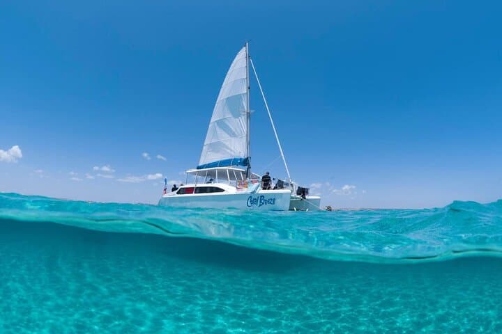 Half-Day Ningaloo Reef Sailing & Snorkel Trip from Coral Bay