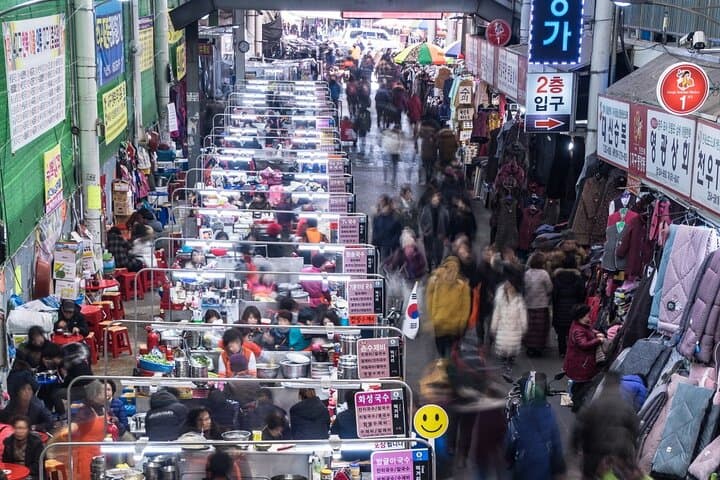 Daegu Private Day Tour: Seomun Market, Apsan Cablecar & Donghwasa Temple photo 3