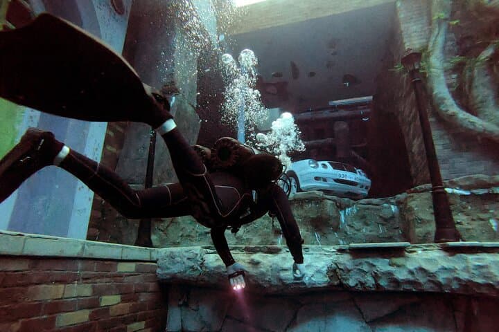 Deep Dive Dubai: 2-Hour Scuba Adventure in the World's Deepest Pool photo 2