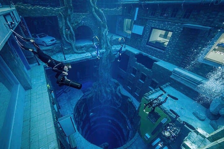 Deep Dive Dubai: 2-Hour Scuba Adventure in the World's Deepest Pool