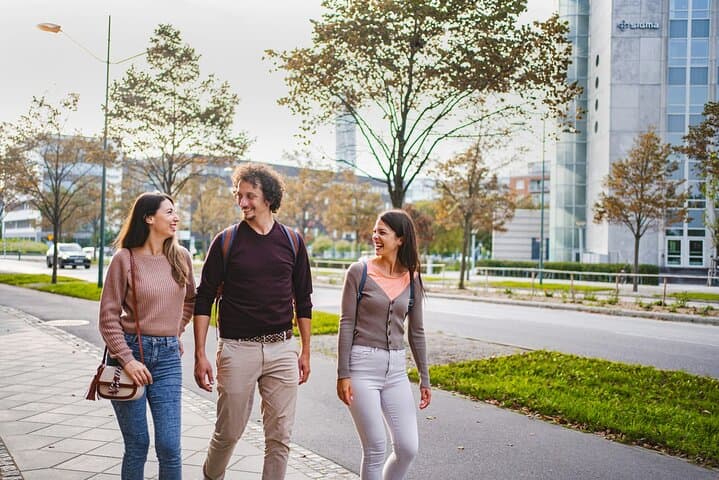 Lausanne Walking Tour: 2-Hour Highlights — Cathedral, Palais & Lake Geneva