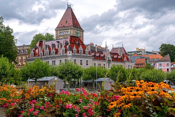 Lausanne Walking Tour: 2-Hour Highlights — Cathedral, Palais & Lake Geneva photo 2
