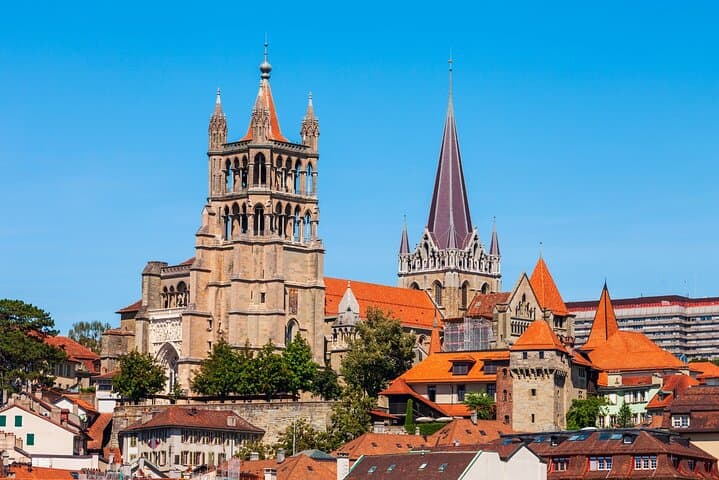 Lausanne Walking Tour: 2-Hour Highlights — Cathedral, Palais & Lake Geneva photo 4