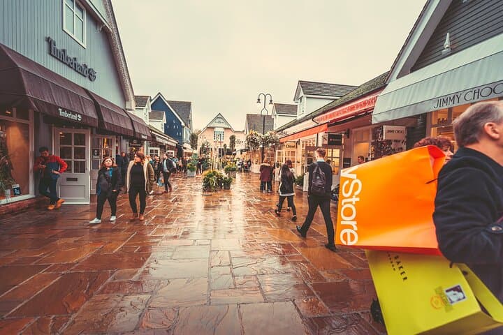 Private Shopping Tour from London to Bicester Village Outlet — Luxury Outlet Day Trip from London photo 5