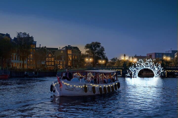 Amsterdam Light Festival Cruise: Luxury Canal Tour with Unlimited Drinks