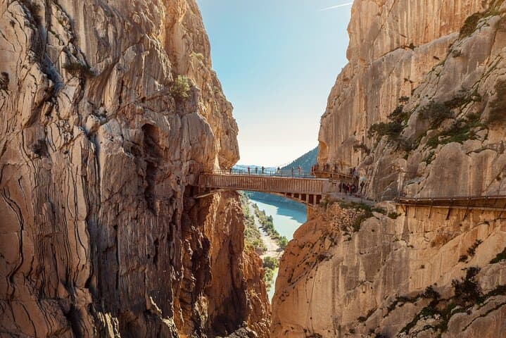 Granada to El Caminito del Rey: Private Day Tour from Moorish Streets to Cliffside Walkways