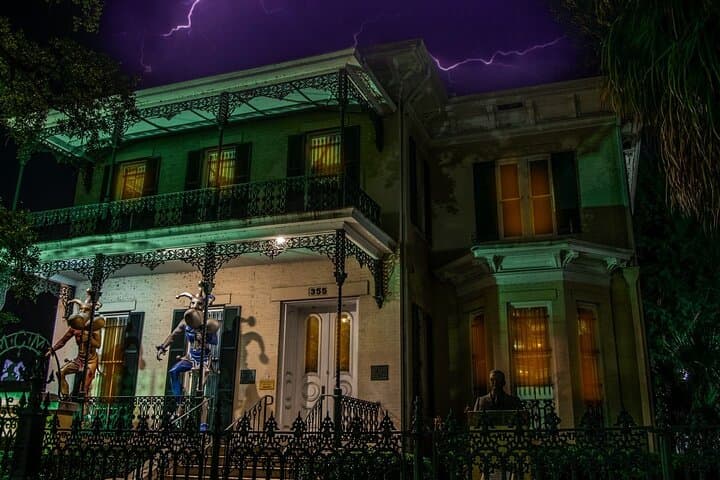 Mobile Ghost Tour — Murder, Mayhem & Haunted Bienville Square