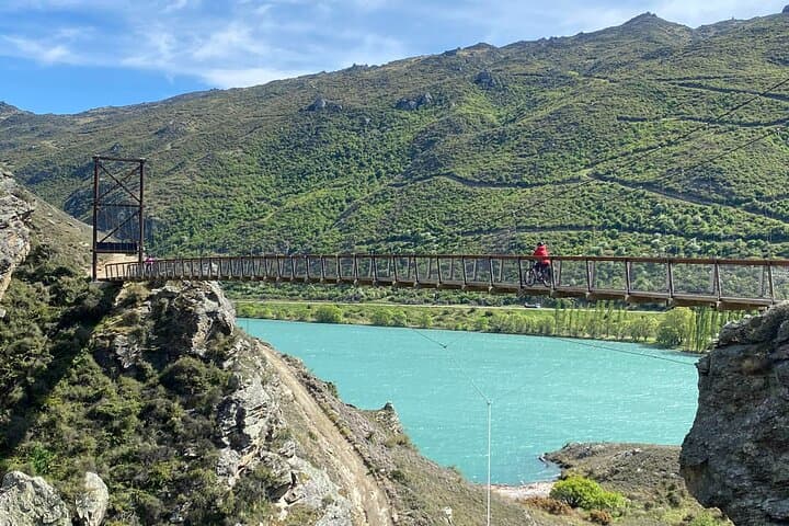 Clyde to Cromwell: Lake Dunstan eBike Day Tour with Wine Tasting photo 3