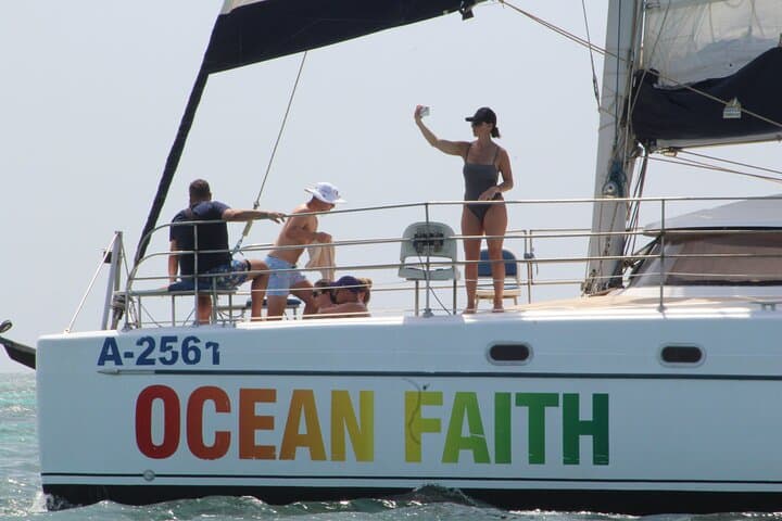 Private Half-Day Catamaran Charter in Aruba — Snorkel, Sails & Open Bar photo 4