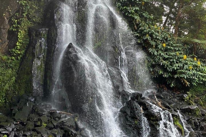 São Miguel Full-Day Private Tour: Volcanoes, Lagoons & Coastal Views photo 3
