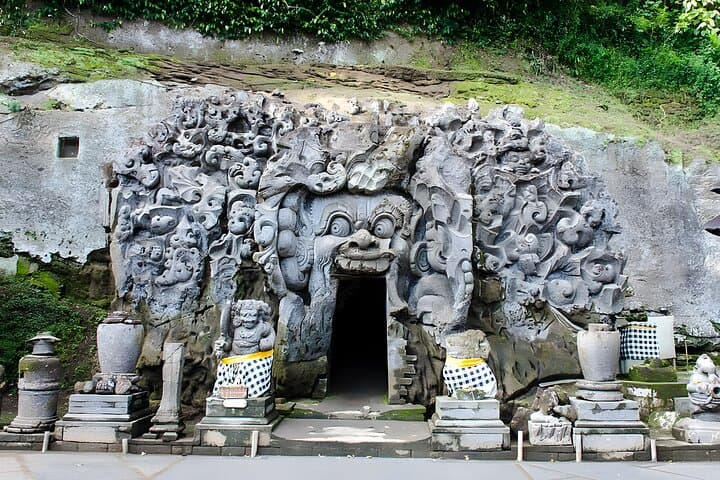 Bali Full-Day Waterfall and Ubud Tour: Tegenungan, Tegalalang & Monkey Forest photo 6