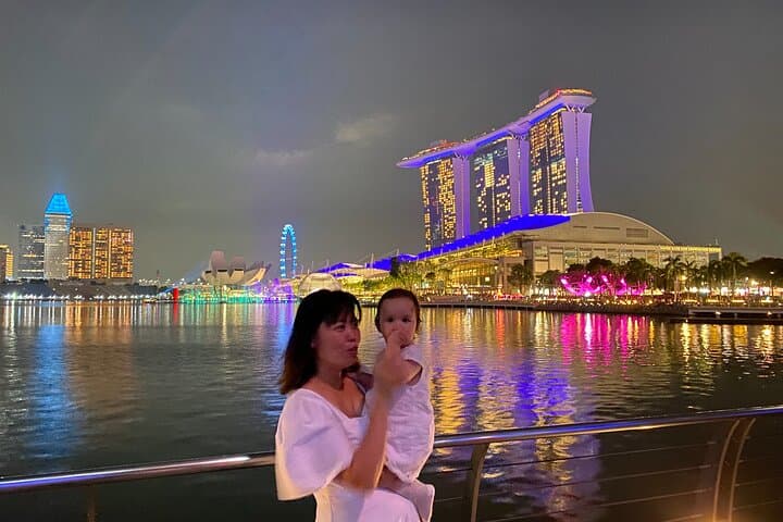 Singapore Sunset Walking Tour: Raffles Place to Marina Bay at Golden Hour photo 2