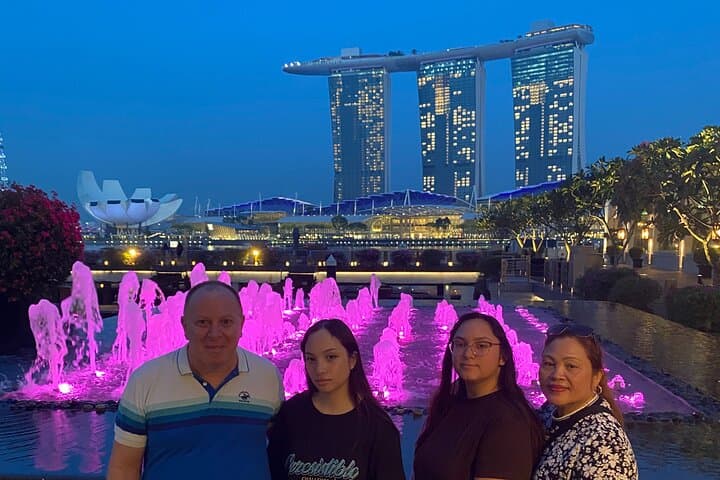 Singapore Sunset Walking Tour: Raffles Place to Marina Bay at Golden Hour photo 3