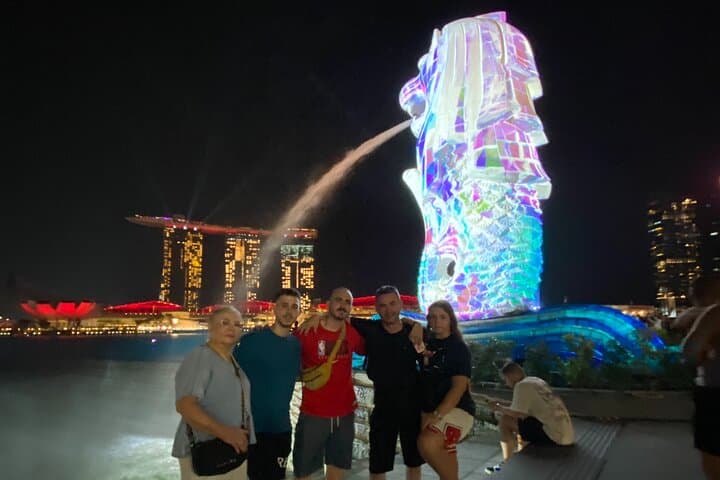 Singapore Sunset Walking Tour: Raffles Place to Marina Bay at Golden Hour photo 6