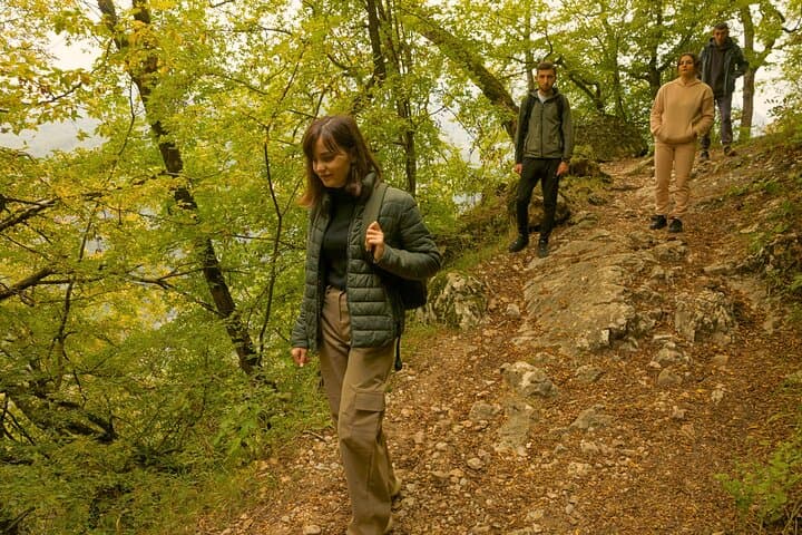 Guided Hike to Lastiver Anapat from Yenokavan — Caves, Waterfall & Forest Trails photo 4