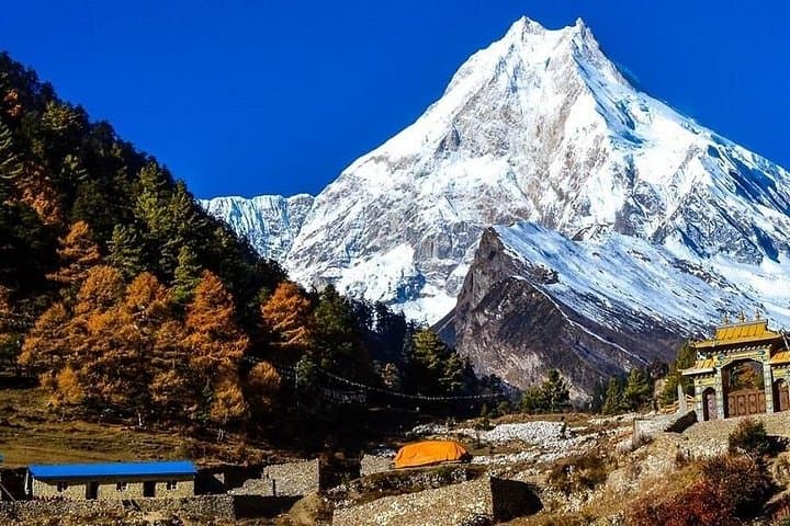 14-Day Manaslu Circuit Trek from Kathmandu: Private Larke La Adventure