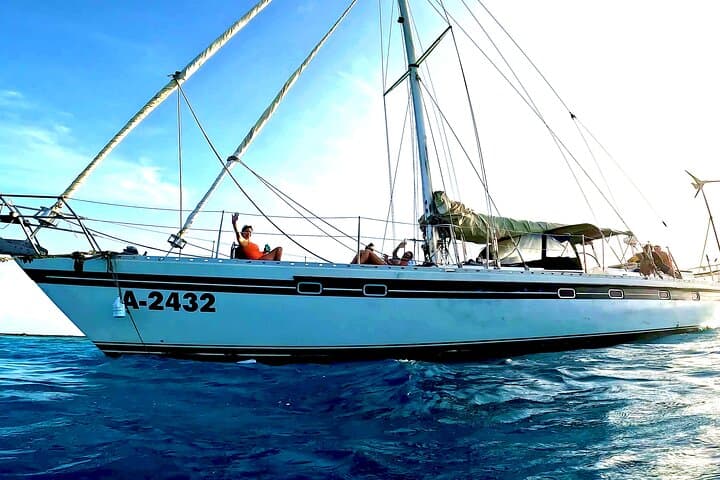 Private Angelfish Snorkel & Brunch Sail in Aruba — Snorkel Mangel Halto and Spanish Lagoon photo 3